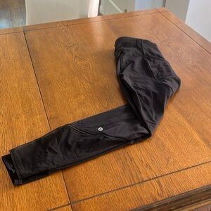 Pre-loved Lulus.  Lululemon full length athletic leggings. Size 4.   Black